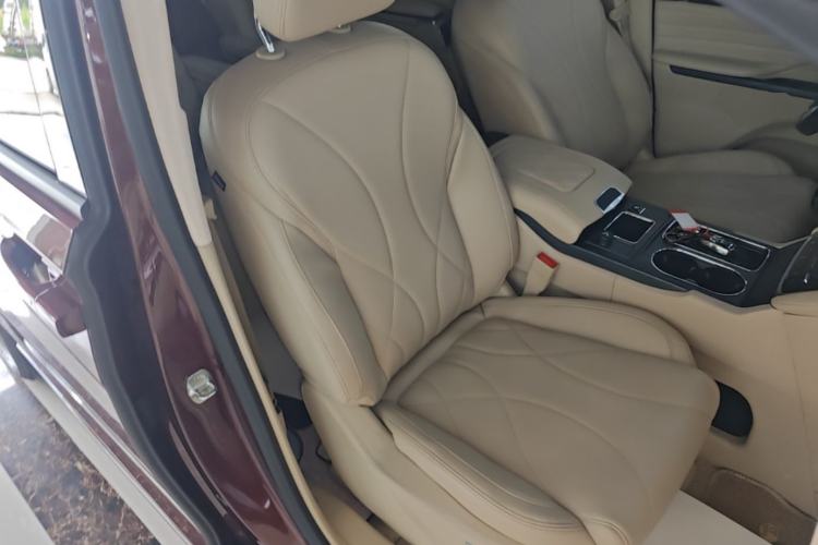 Used Buick GL8 2022 ES Landtrek 653T Luxury Edition Right Front Seat
