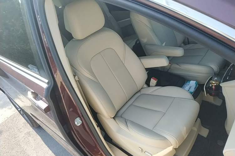 Used Buick GL8 2022 ES Landtrek 653T Luxury Edition Right Front Seat
