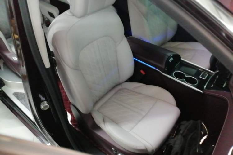 Used Buick GL8 2022 Avenir Aivia Six-Seat Deluxe Edition Right Front Seat