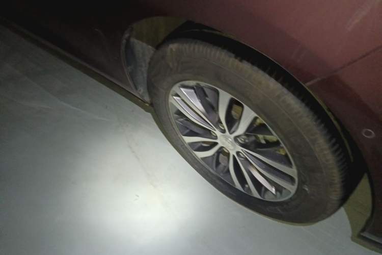 Used Buick GL8 2022 ES Landtrek 653T Luxury Edition Right Front Wheel Hub