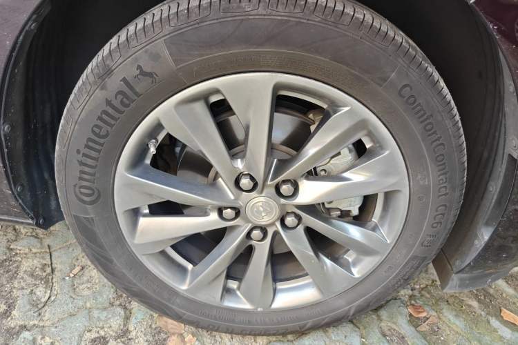 Used Buick GL8 2022 Avenir Aivia Six-Seat Deluxe Edition Right Front Wheel Hub