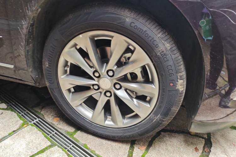 Used Buick GL8 2022 Avenir Aivia Six-Seat Deluxe Edition Right Front Wheel Hub