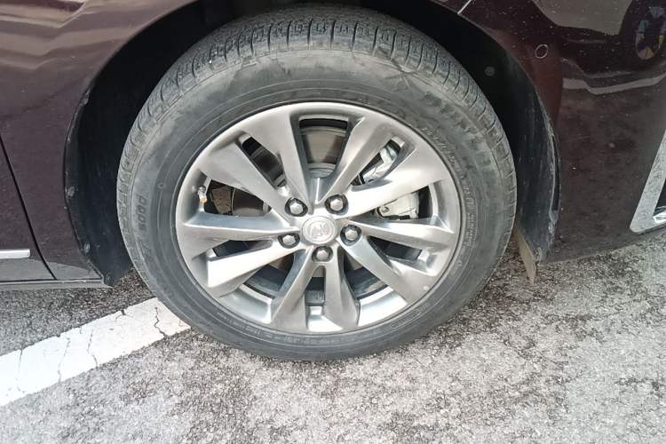 Used Buick GL8 2022 Avenir Aivia Six-Seat Deluxe Edition Right Front Wheel Hub