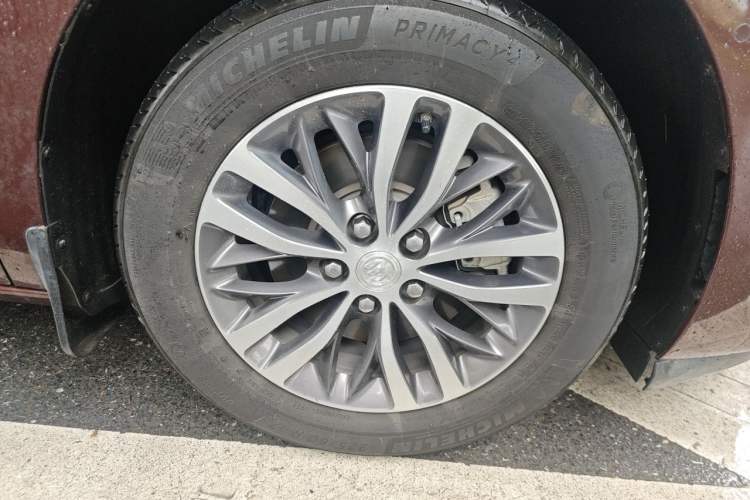 Used Buick GL8 2022 ES Landtrek 653T Luxury Edition Right Front Wheel Hub