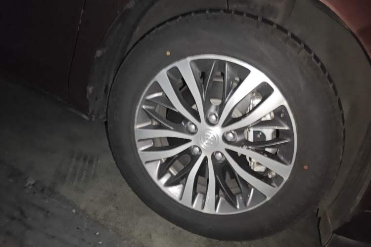 Used Buick GL8 2022 ES Landtrek 653T Luxury Edition Right Front Wheel Hub