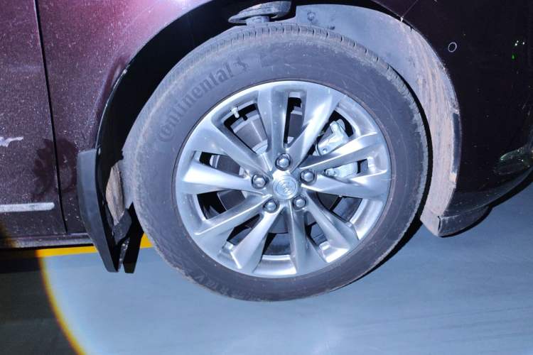 Used Buick GL8 2022 Avenir Aivia Six-Seat Deluxe Edition Right Front Wheel Hub