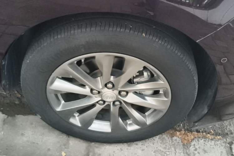 Used Buick GL8 2022 Avenir Aivia Six-Seat Deluxe Edition Right Front Wheel Hub