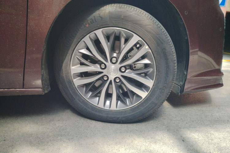 Used Buick GL8 2022 ES Landtrek 653T Luxury Edition Right Front Wheel Hub