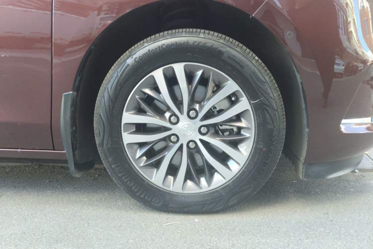 Used Buick GL8 2022 ES Landtrek 653T Luxury Edition Right Front Wheel Hub