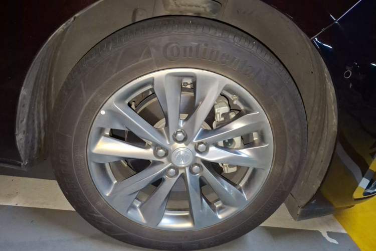 Used Buick GL8 2022 Facelifted Avenir Aivia 7-Seater Premium Edition Right Front Wheel Hub