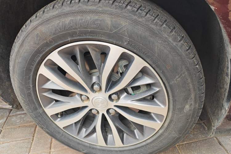 Used Buick GL8 2022 ES Landtrek 653T Comfort Edition Right Front Wheel Hub