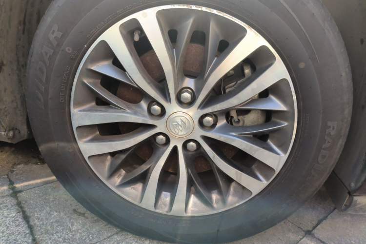 Used Buick GL8 2022 ES Landtrek 653T Luxury Edition Right Front Wheel Hub