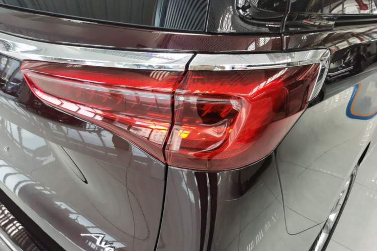 Used Buick GL8 2022 Avenir Aivia Six-Seat Deluxe Edition Right Rear Taillight