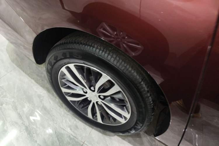 Used Buick GL8 2022 ES Landtrek 653T Luxury Edition Right Rear Wheel Hub