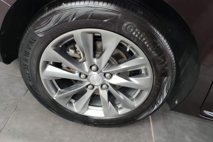 Used Buick GL8 2022 Facelift Avenir Aivia Six-Seat Deluxe Edition Right Rear Wheel Hub