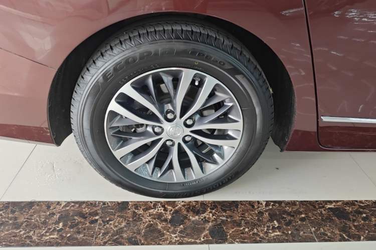 Used Buick GL8 2022 ES Landtrek 653T Luxury Edition Right Rear Wheel Hub