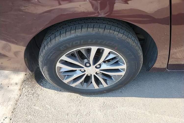 Used Buick GL8 2022 ES Landtrek 653T Luxury Edition Right Rear Wheel Hub