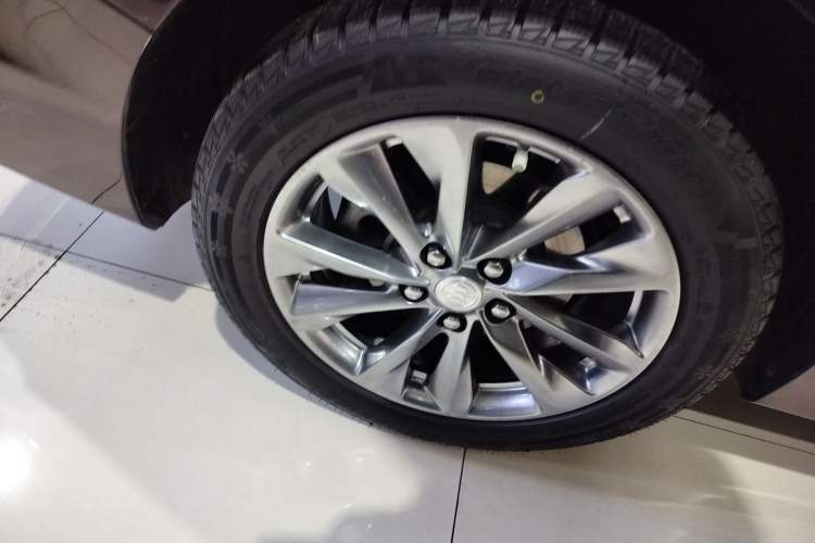 Used Buick GL8 2022 Avenir Aivia Six-Seat Deluxe Edition Right Rear Wheel Hub