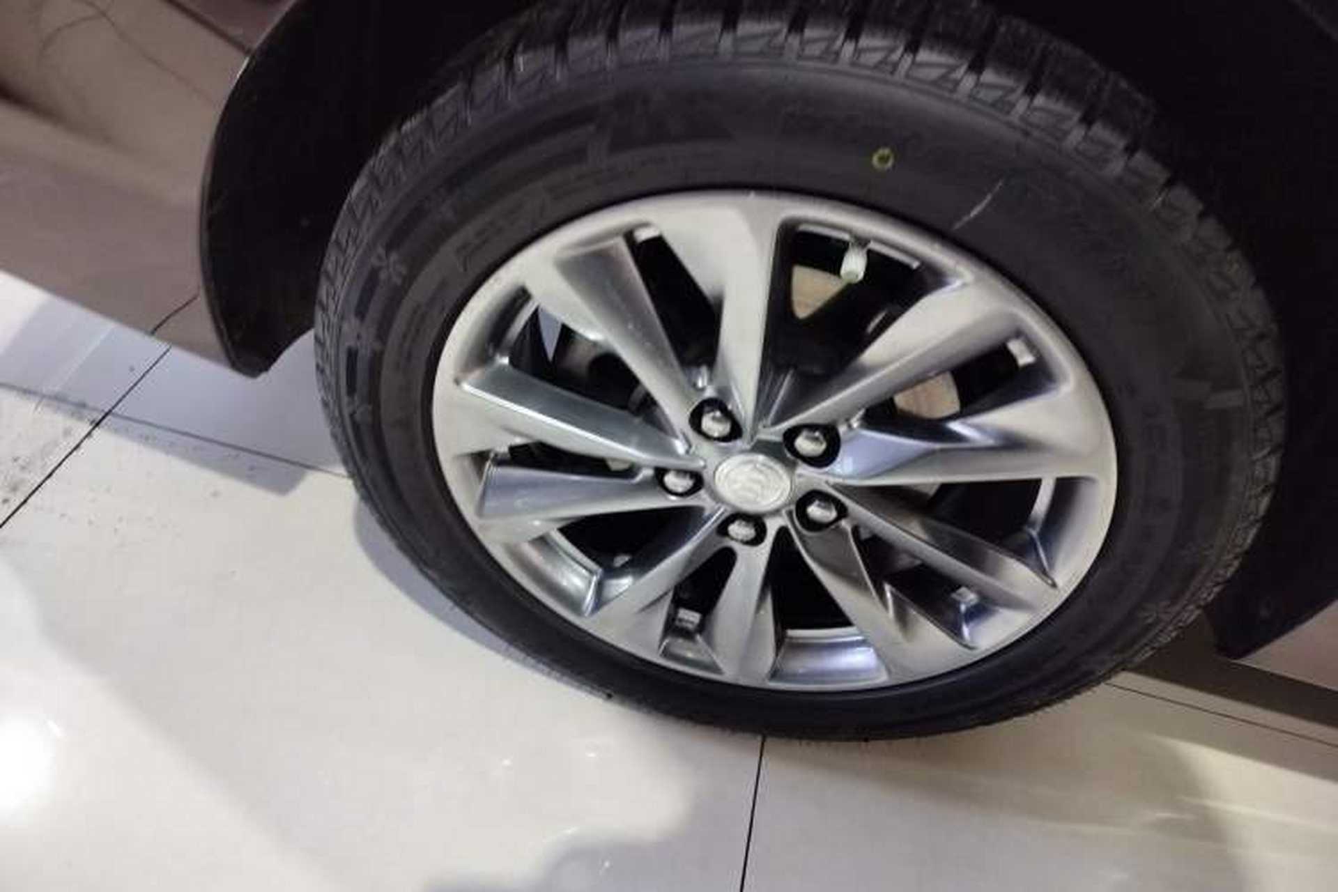 Used Buick GL8 2022 Avenir Aivia Six-Seat Deluxe Edition Right Rear Wheel Hub