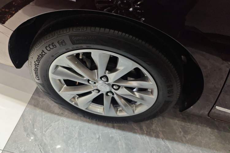 Used Buick GL8 2022 Avenir Aivia Six-Seat Deluxe Edition Right Rear Wheel Hub