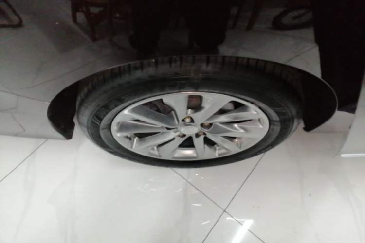 Used Buick GL8 2022 Avenir Aivia Six-Seat Deluxe Edition Right Rear Wheel Hub