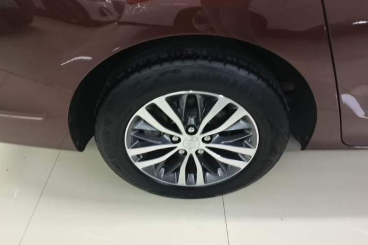 Used Buick GL8 2022 ES Landtrek 653T Luxury Edition Right Rear Wheel Hub