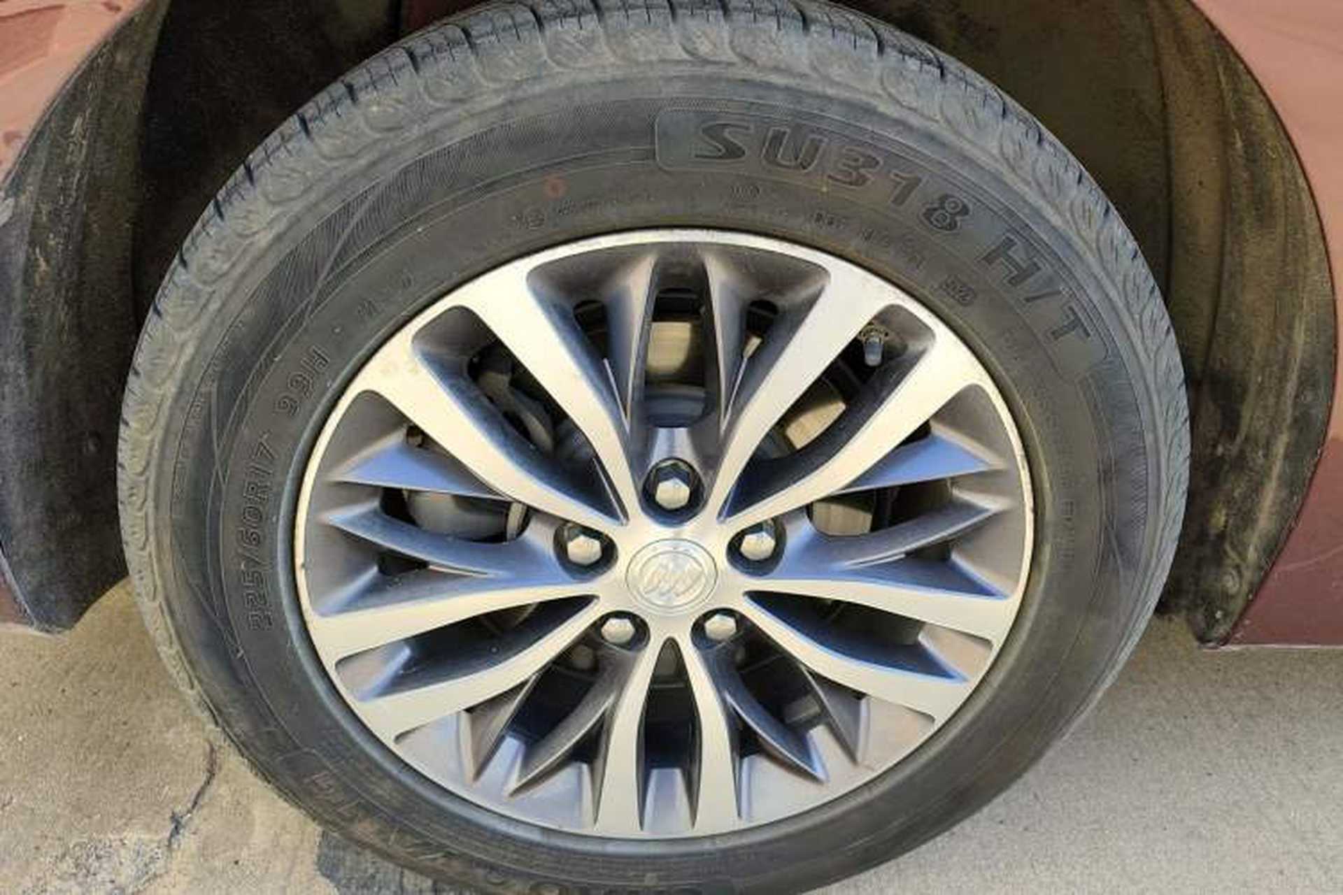 Used Buick GL8 2022 ES Landtrek 653T Comfort Edition Right Rear Wheel Hub