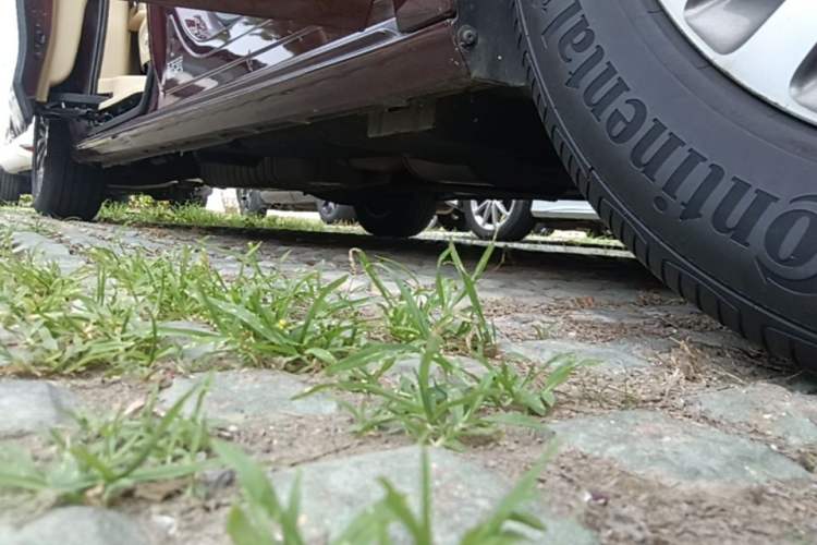 Used Buick GL8 2022 ES Landtrek 653T Luxury Edition Right Side Sill