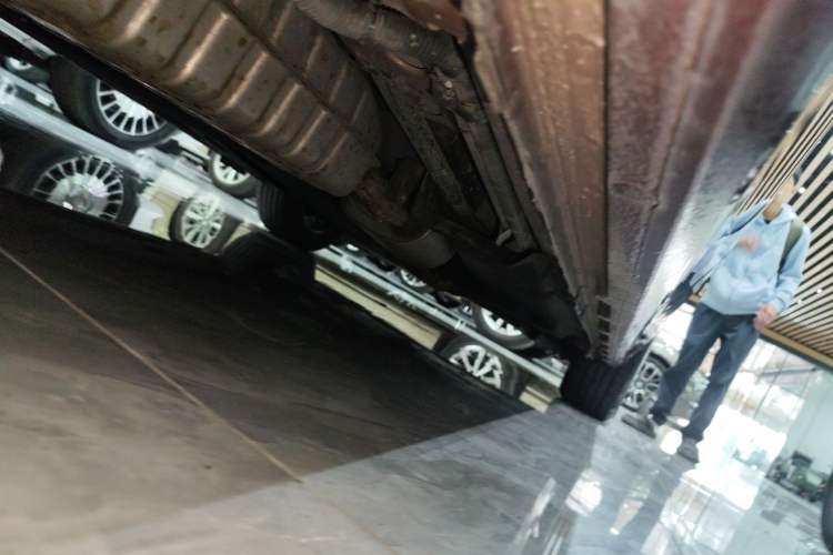 Used Buick GL8 2022 ES Landtrek 653T Luxury Edition Right Side Sill