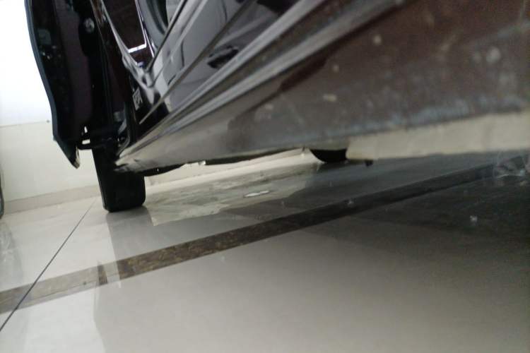 Used Buick GL8 2022 Avenir Aivia Six-Seat Deluxe Edition Right Side Sill