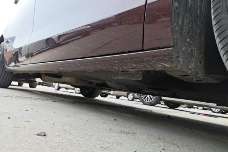Used Buick GL8 2022 ES Landtrek 653T Luxury Edition Right Side Sill