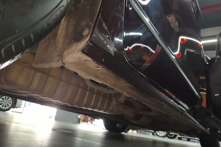 Used Buick GL8 2022 Avenir Aivia Six-Seat Deluxe Edition Right Side Sill