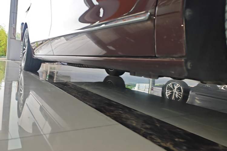 Used Buick GL8 2022 ES Landtrek 653T Luxury Edition Right Side Sill