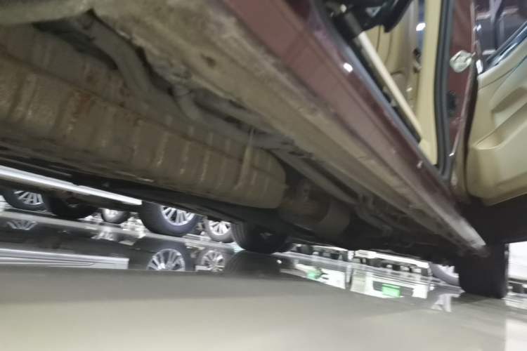 Used Buick GL8 2022 ES Landtrek 653T Luxury Edition Right Side Sill