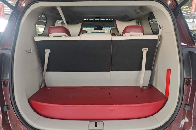 Used Buick GL8 2022 ES Landtrek 653T Comfort Edition Trunk