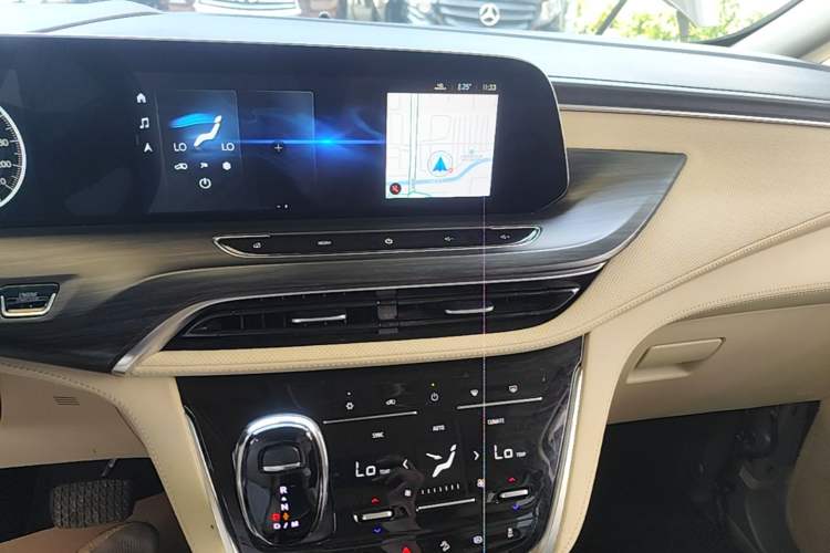Used Buick GL8 2022 ES Land Cruiser 653T Luxury Model Audio And AC Panel