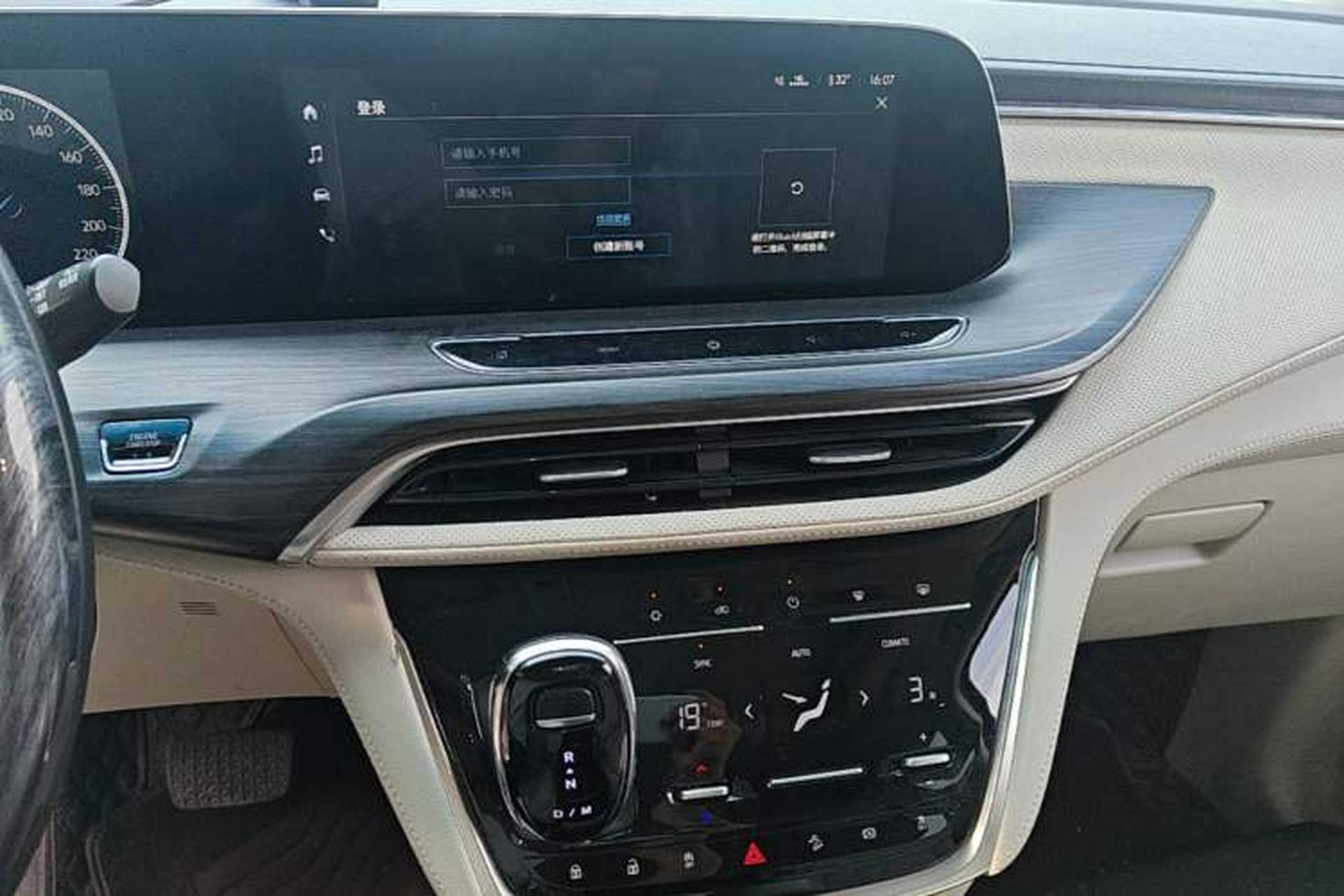 Used Buick GL8 2022 ES Landtrek 653T Comfort Edition Audio And AC Panel