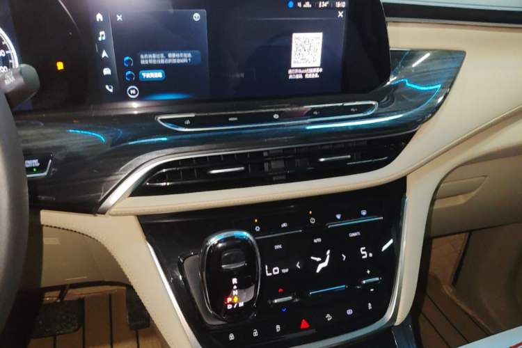Used Buick GL8 2022 ES Landtrek 653T Luxury Edition Audio And AC Panel