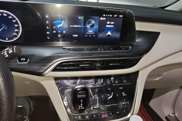 Used Buick GL8 2022 ES Landtrek 653T Luxury Edition Audio And AC Panel