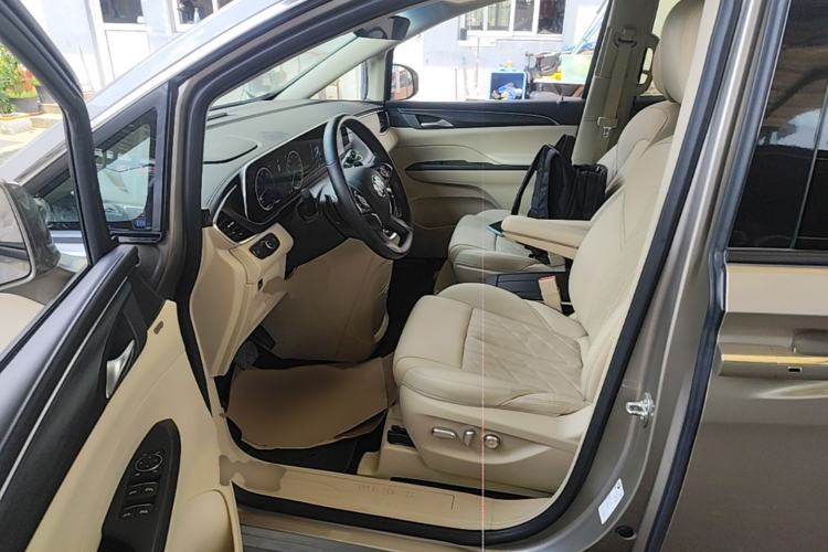 Used Buick GL8 2022 ES Land Cruiser 653T Luxury Model Driver Seat