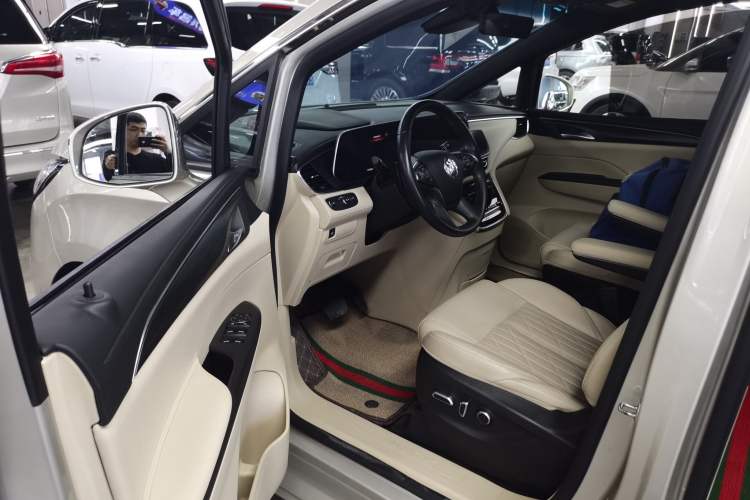 Used Buick GL8 2022 ES Land Cruiser 653T Luxury Model Driver Seat