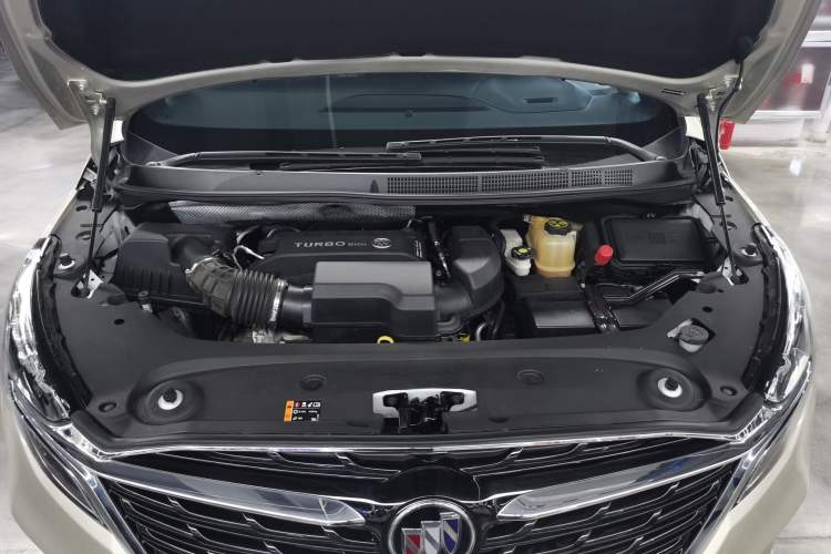 Used Buick GL8 2022 ES Land Cruiser 653T Luxury Model Engine Bay