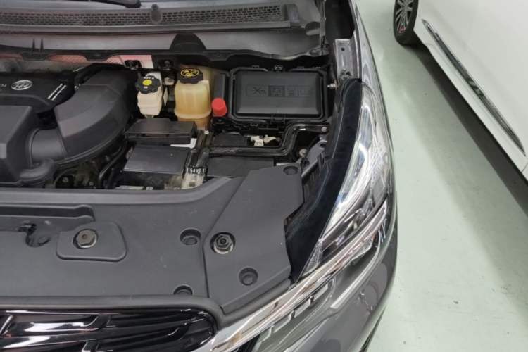 Used Buick GL8 2022 Land Business Class 652T Luxury Model Engine Bay Left