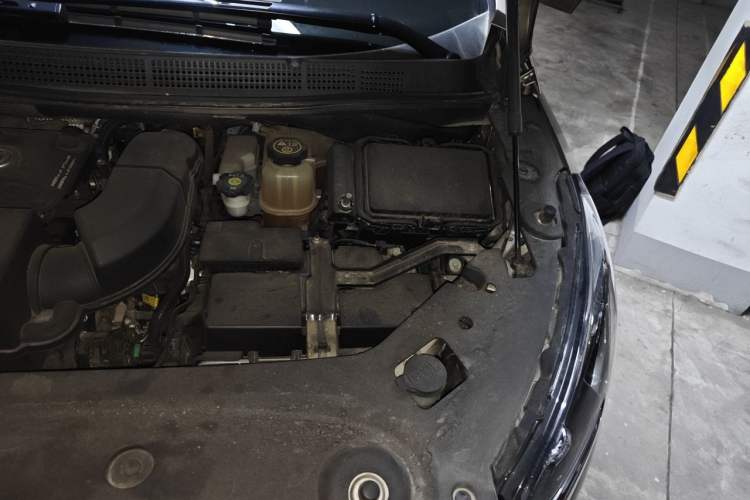 Used Buick GL8 2022 ES Landtrek 653T Luxury Edition Engine Bay Left