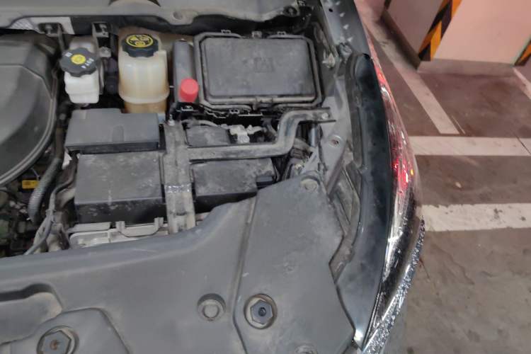 Used Buick GL8 2022 Land Business Class 652T Luxury Model Engine Bay Left
