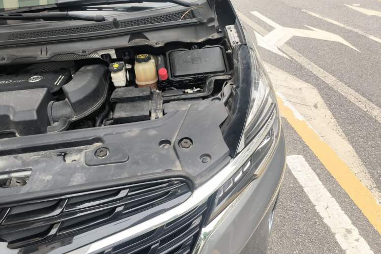 Used Buick GL8 2022 Land Business Class 652T Luxury Model Engine Bay Left