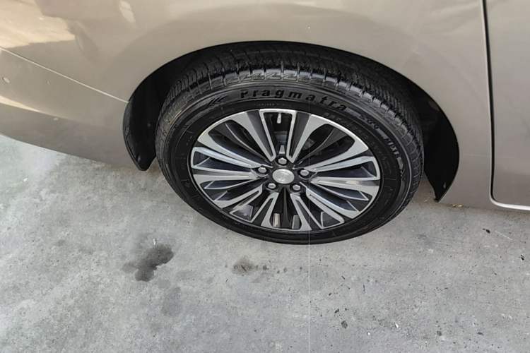 Used Buick GL8 2022 ES Land Cruiser 653T Luxury Model Exterior 5