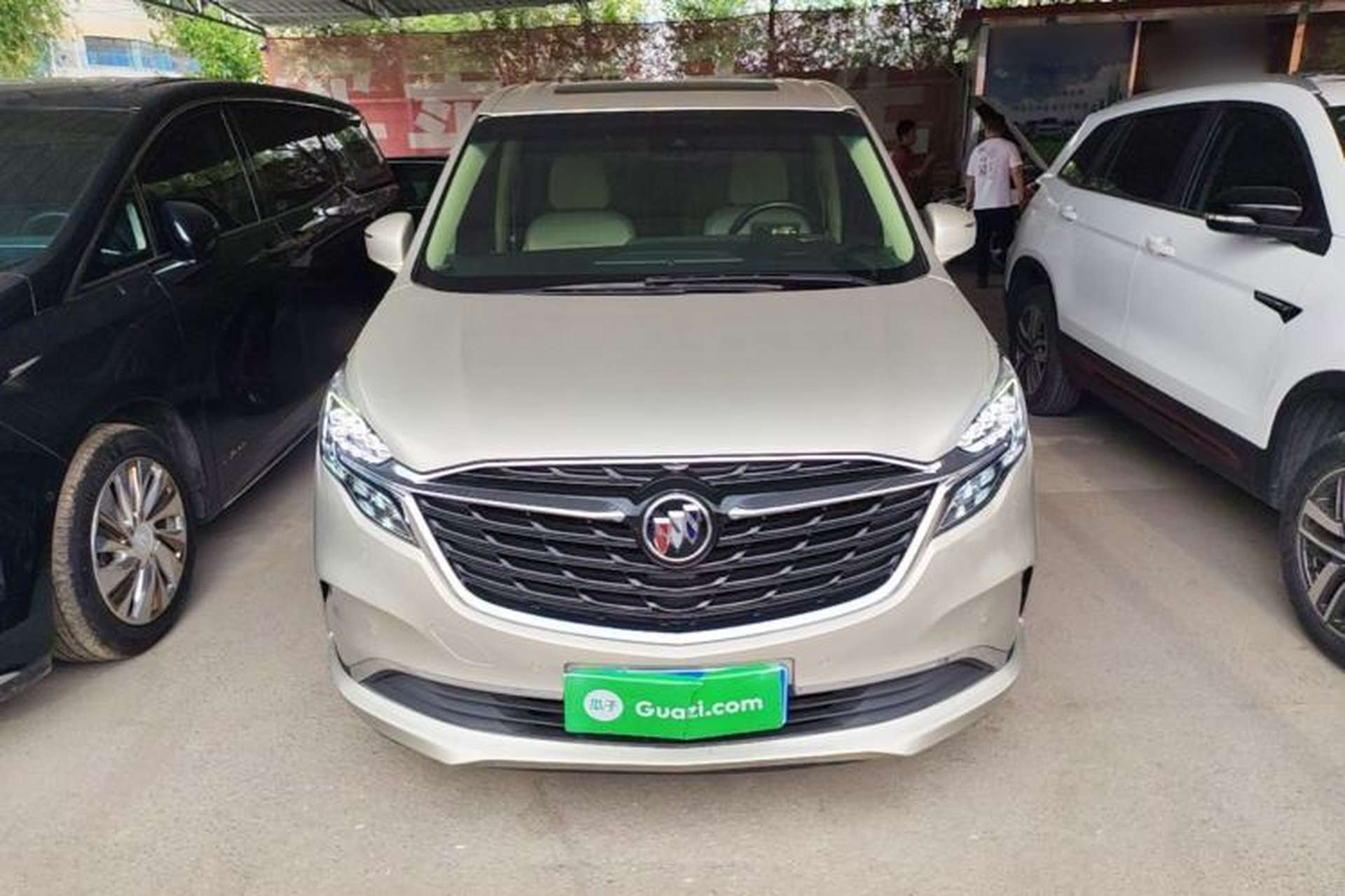 Used Buick GL8 2022 ES Landtrek 653T Luxury Edition Front