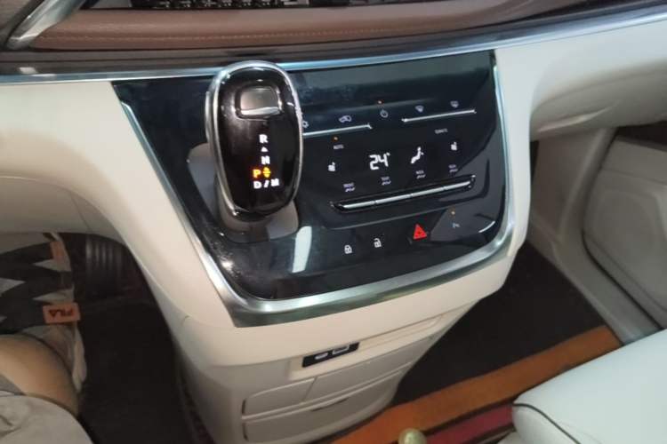 Used Buick GL8 2022 Land Business Class 652T Luxury Model Gear Lever