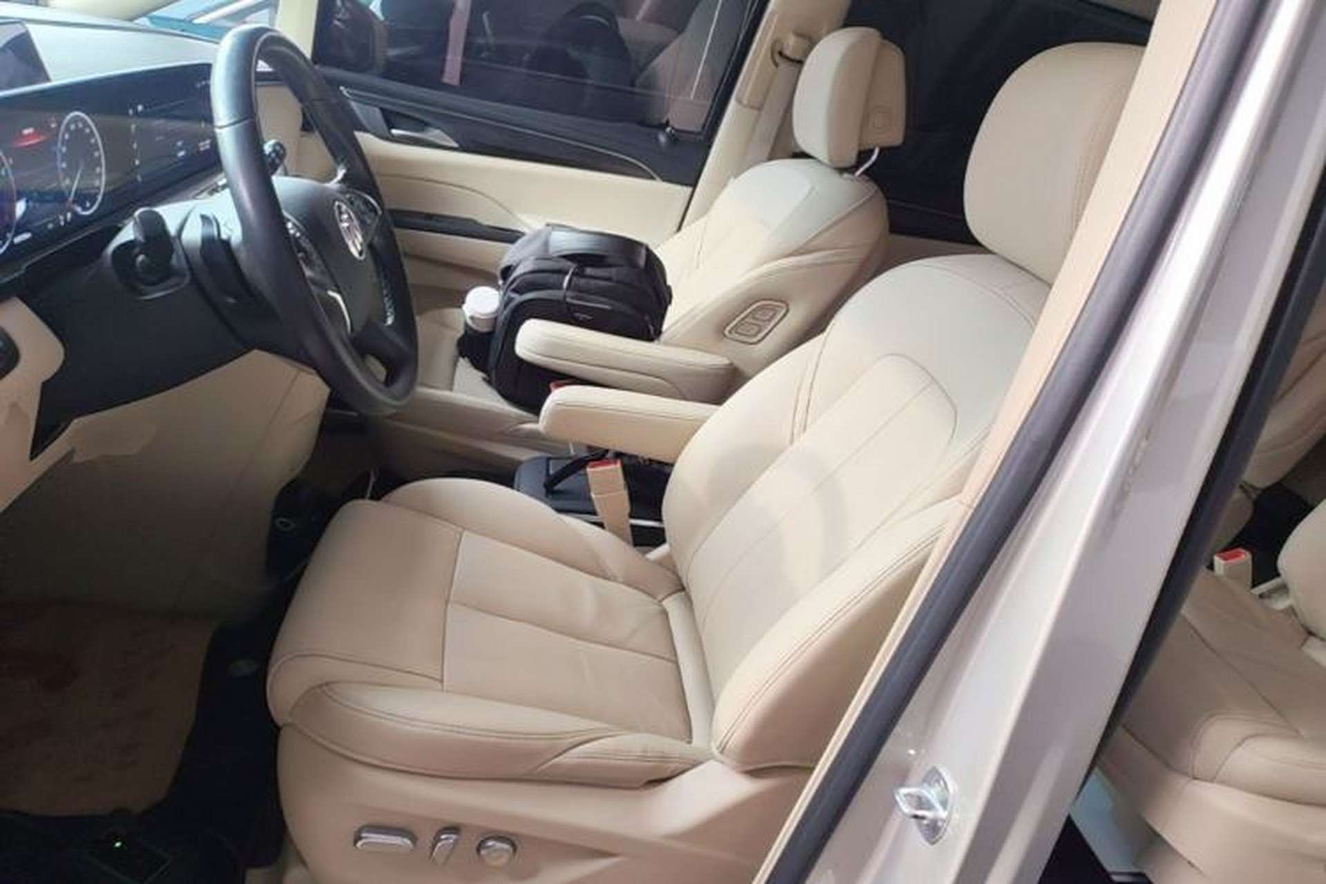 Used Buick GL8 2022 ES Landtrek 653T Luxury Edition Left Front Seat
